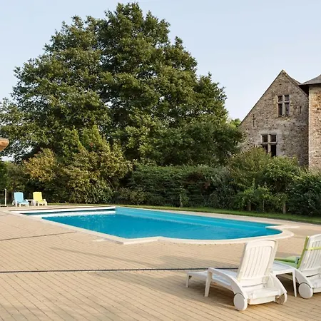Chateau Sleeps 40 Pool Wifi Country house *