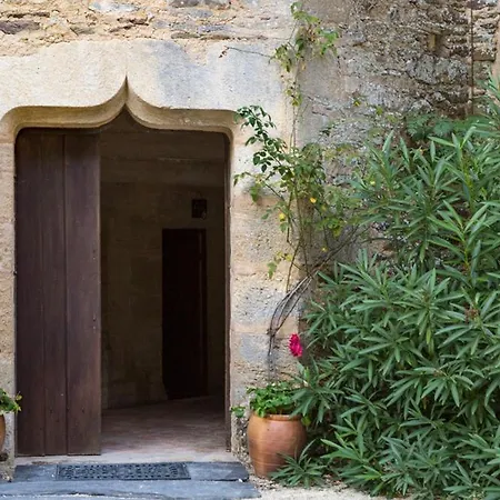 Chateau Sleeps 40 Pool Wifi Country house