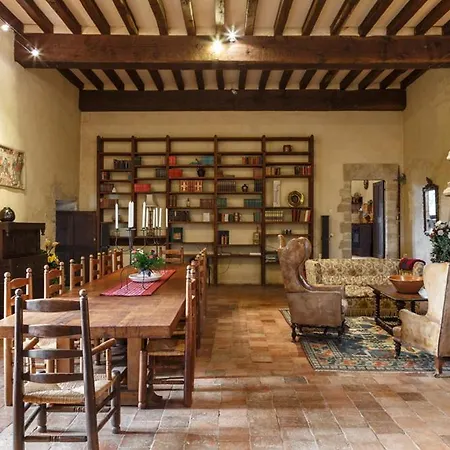 Séjour à la campagne Chateau Sleeps 40 Pool Wifi Thouarcé