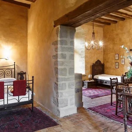 Chateau Sleeps 40 Pool Wifi Séjour à la campagne Thouarcé