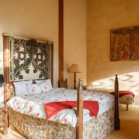 Chateau Sleeps 40 Pool Wifi