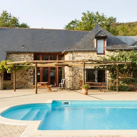Chateau Sleeps 40 Pool Wifi Country house *