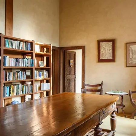 Chateau Sleeps 40 Pool Wifi Thouarcé